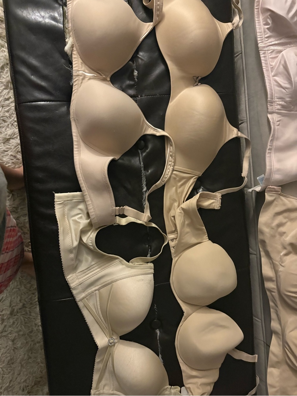 4 bras
